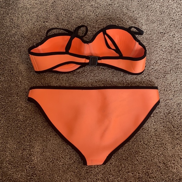 Triangl Swimsuit - Picture 2 of 2